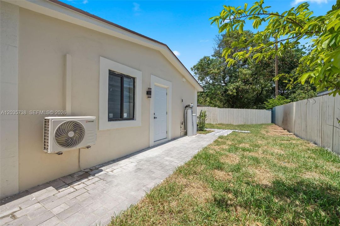 For Sale: $470,000 (3 beds, 2 baths, 1274 Square Feet)