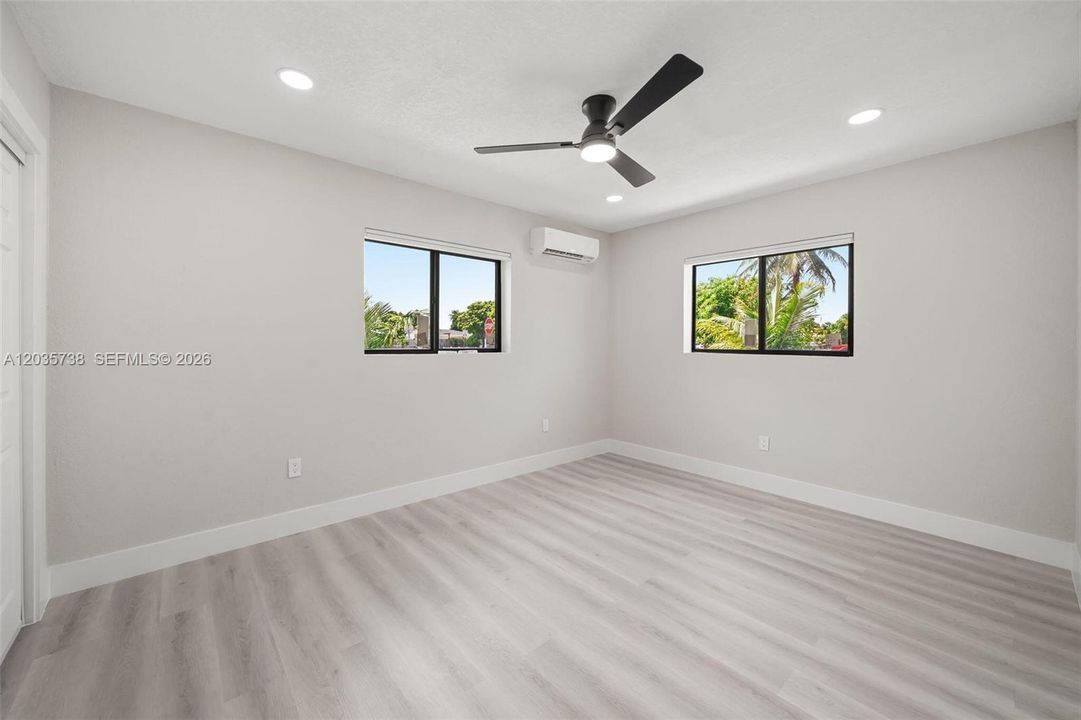 For Sale: $470,000 (3 beds, 2 baths, 1274 Square Feet)