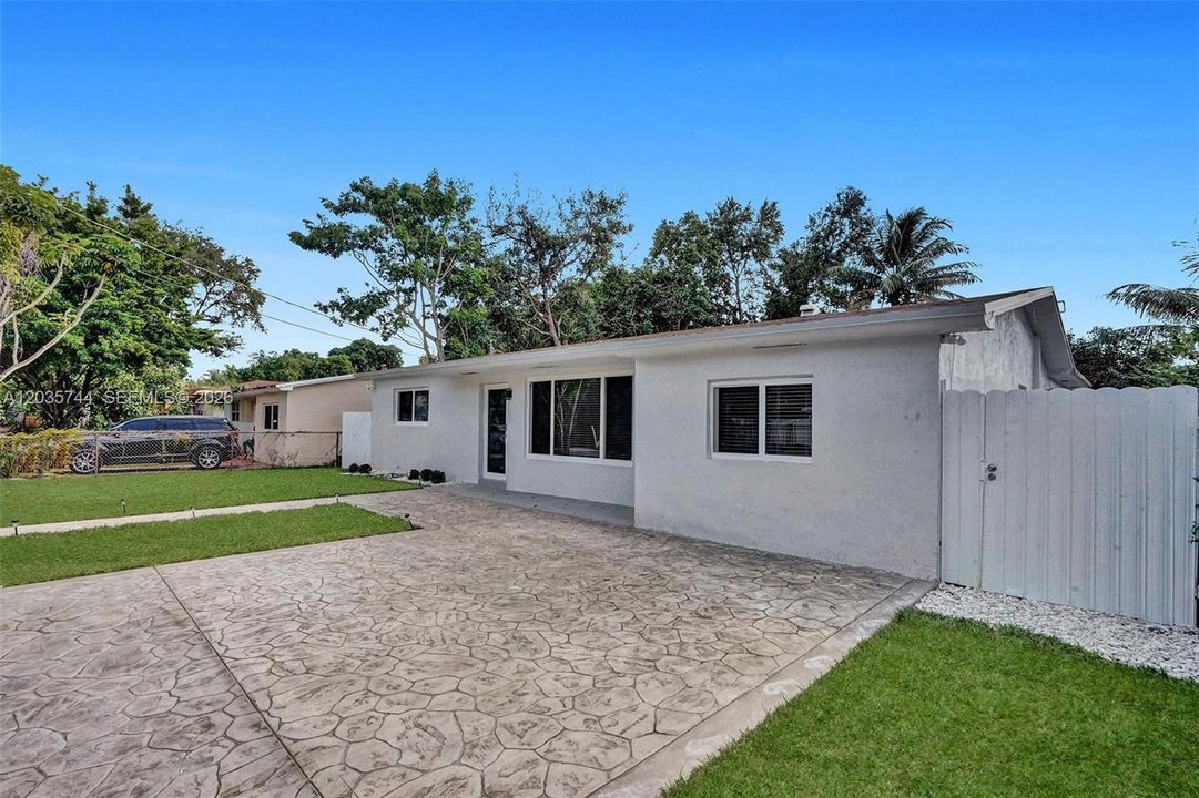 En Venta: $524,900 (4 camas, 3 baños, 1536 Pies cuadrados)