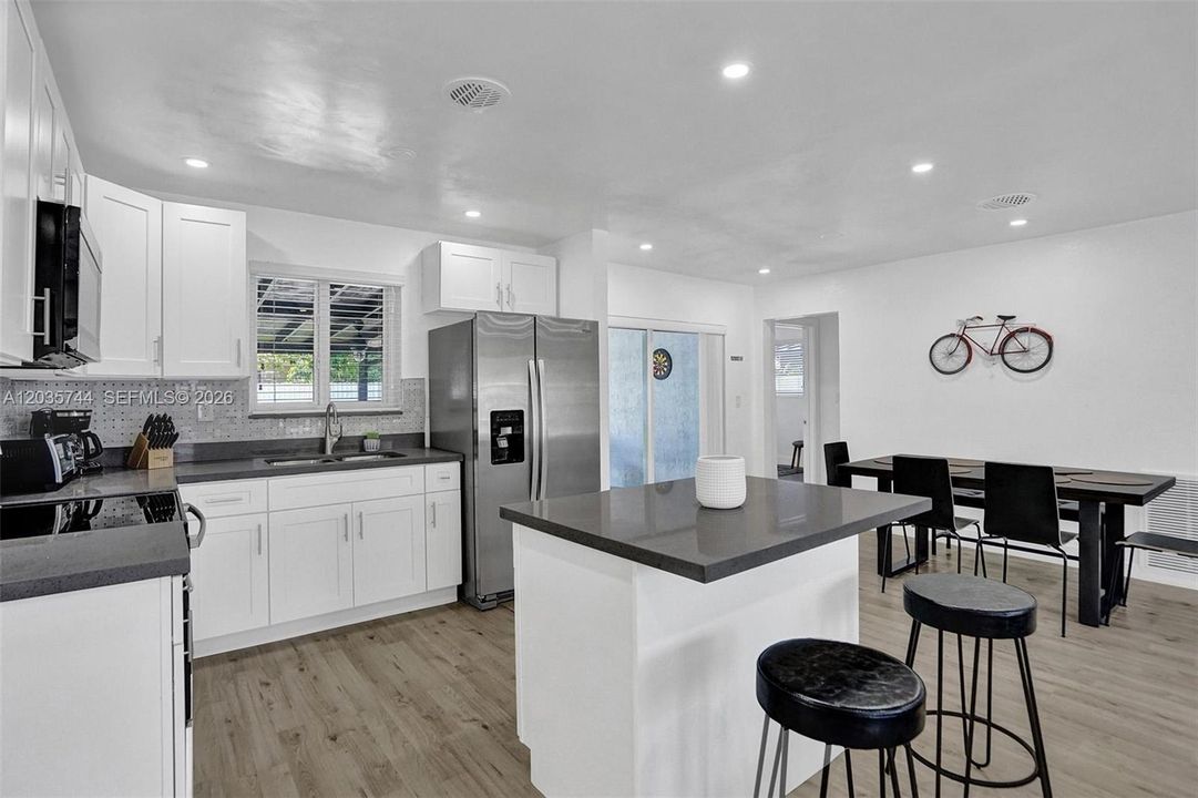 En Venta: $524,900 (4 camas, 3 baños, 1536 Pies cuadrados)