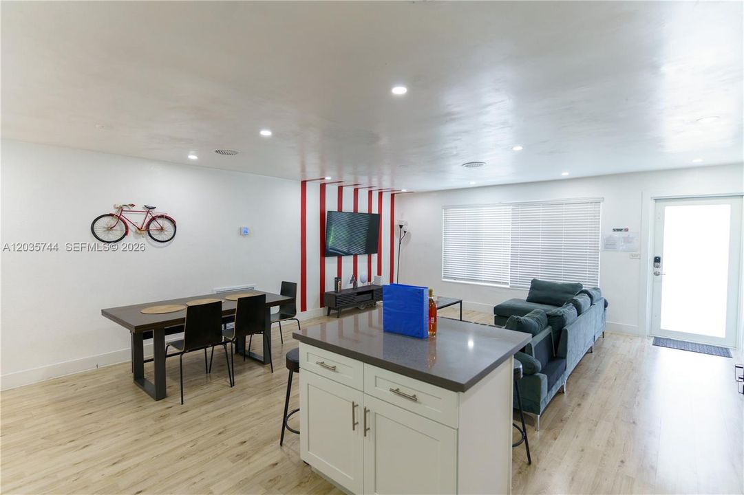 En Venta: $524,900 (4 camas, 3 baños, 1536 Pies cuadrados)