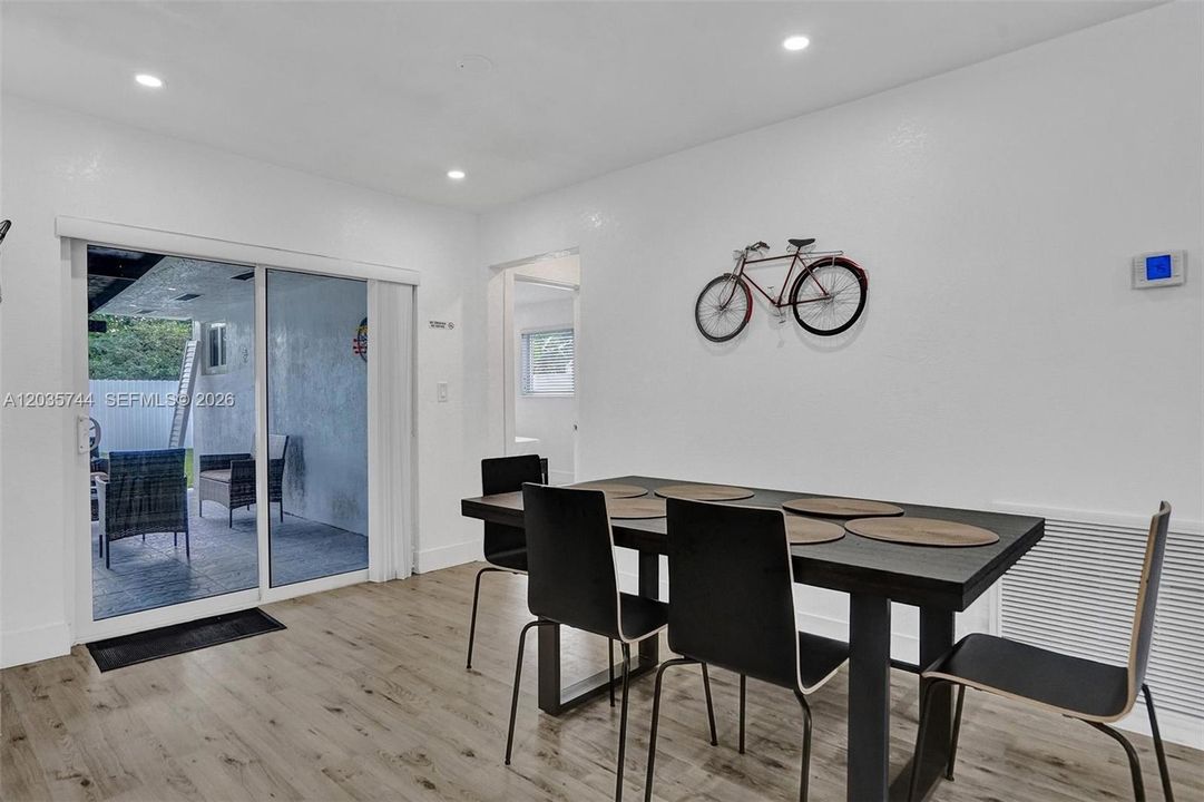 En Venta: $524,900 (4 camas, 3 baños, 1536 Pies cuadrados)