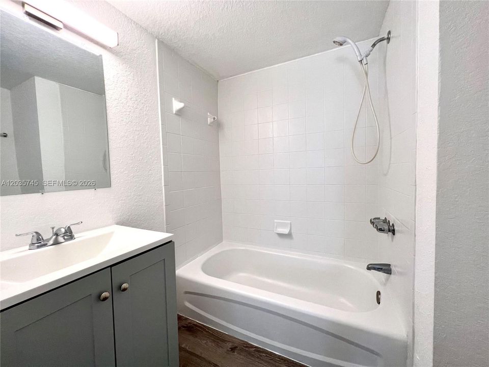 For Rent: $2,600 (3 beds, 2 baths, 1150 Square Feet)