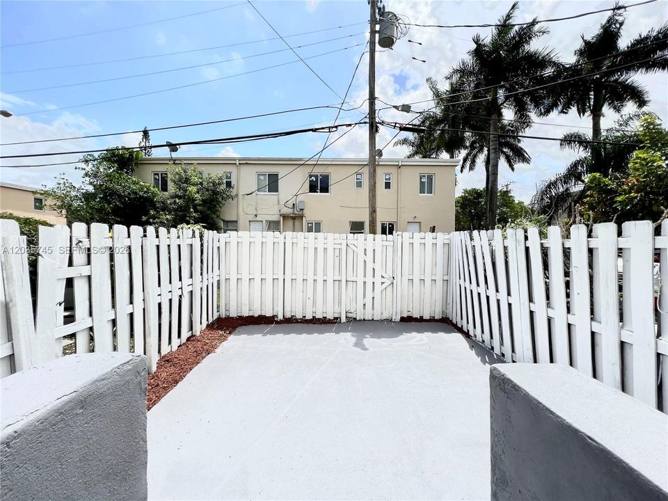 For Rent: $2,600 (3 beds, 2 baths, 1150 Square Feet)