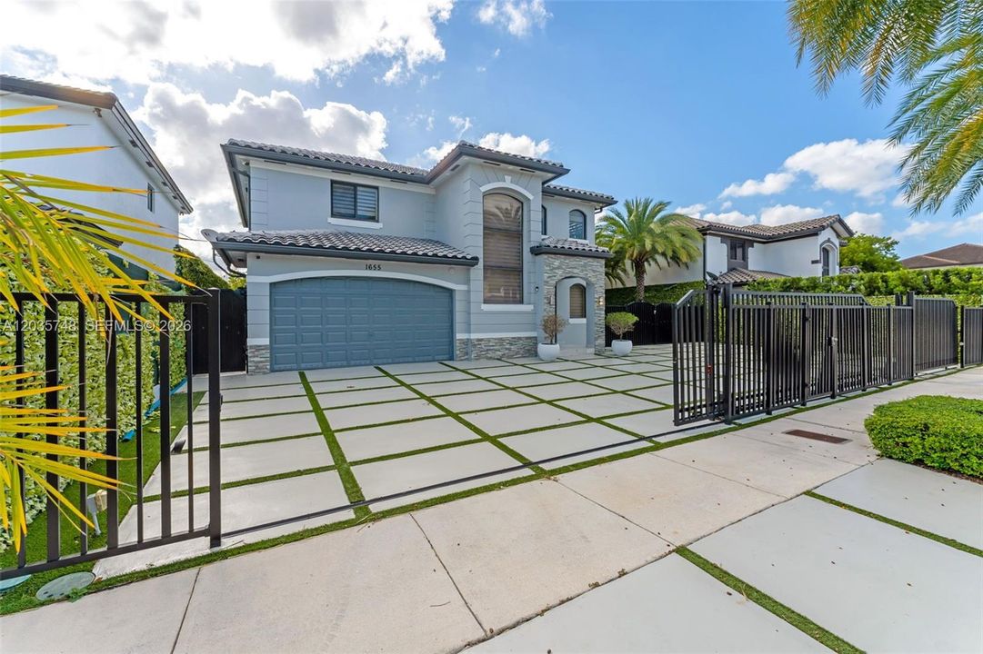 For Sale: $1,079,000 (4 beds, 2 baths, 2517 Square Feet)