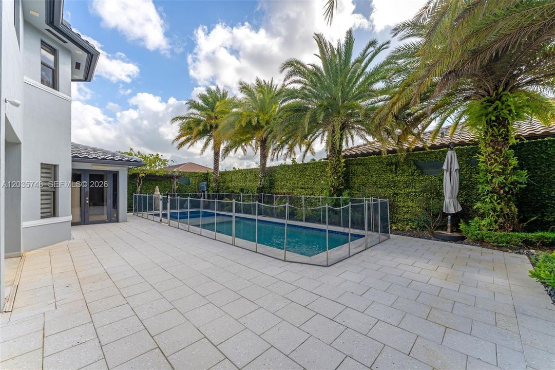For Sale: $1,079,000 (4 beds, 2 baths, 2517 Square Feet)