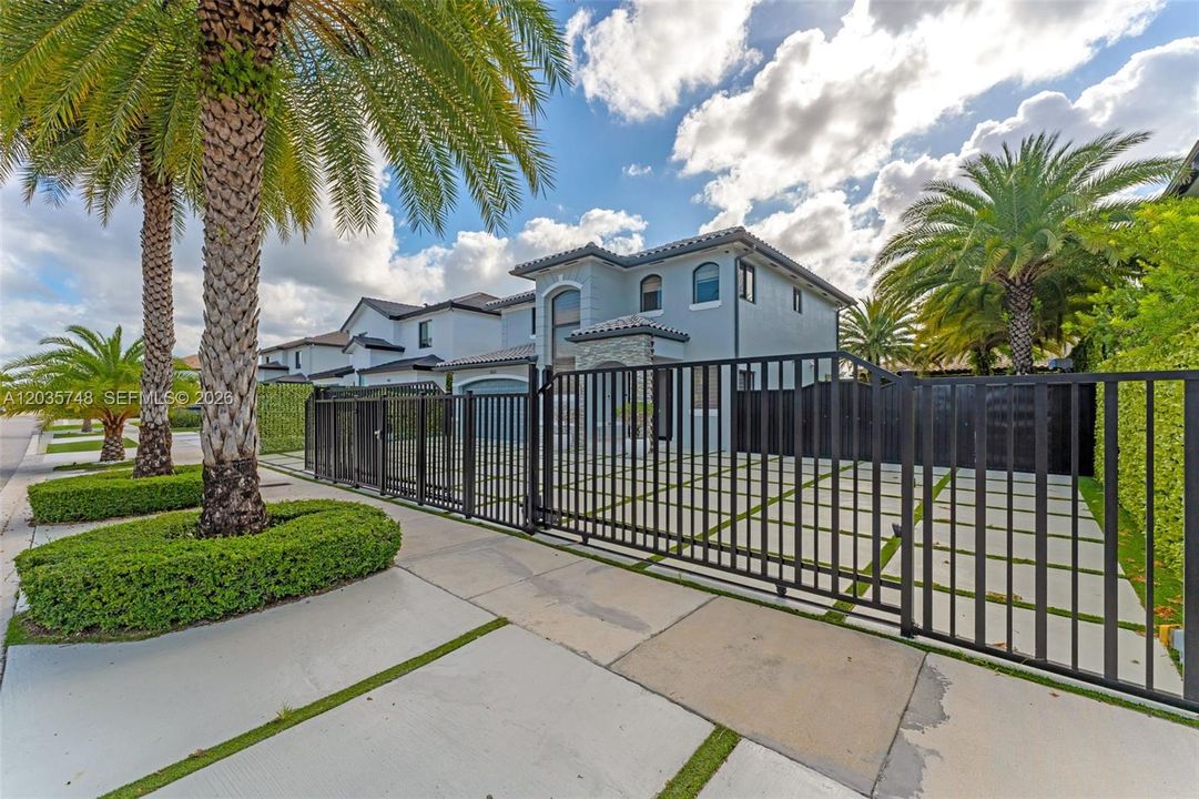 For Sale: $1,079,000 (4 beds, 2 baths, 2517 Square Feet)