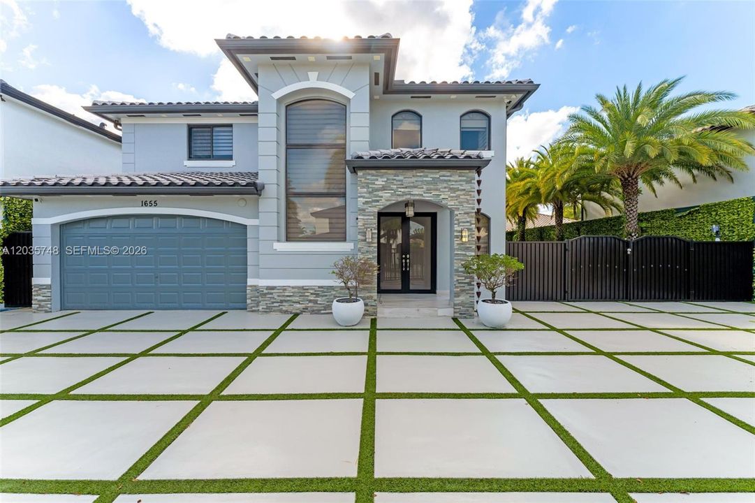 For Sale: $1,079,000 (4 beds, 2 baths, 2517 Square Feet)