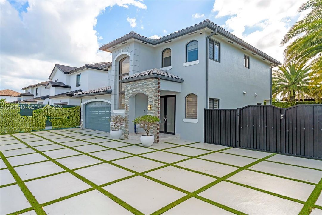 For Sale: $1,079,000 (4 beds, 2 baths, 2517 Square Feet)
