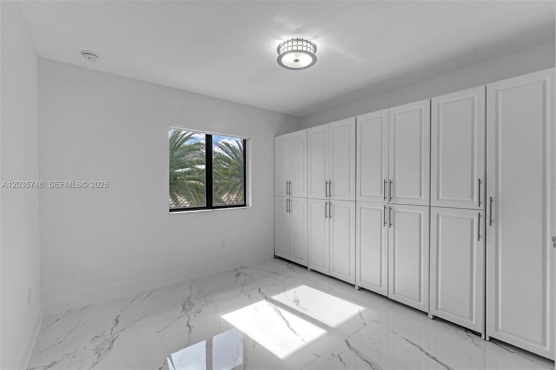 For Sale: $1,079,000 (4 beds, 2 baths, 2517 Square Feet)