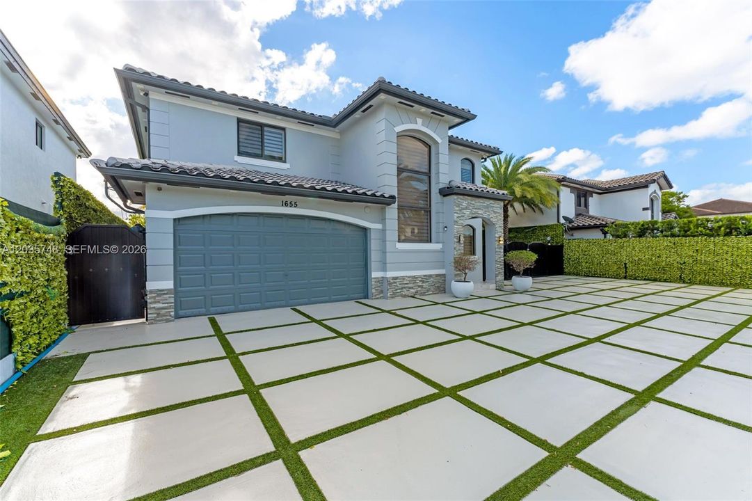 For Sale: $1,079,000 (4 beds, 2 baths, 2517 Square Feet)