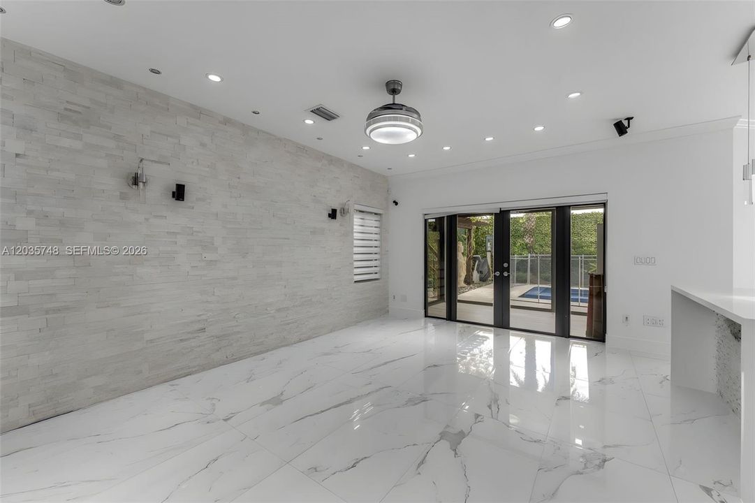 For Sale: $1,079,000 (4 beds, 2 baths, 2517 Square Feet)