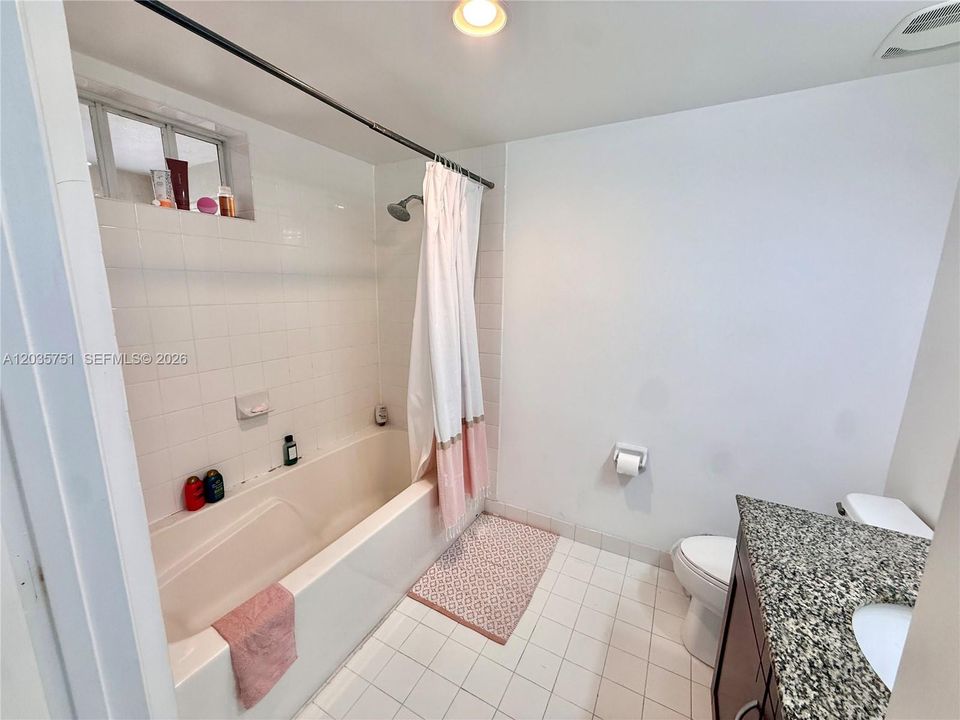 For Sale: $345,000 (1 beds, 1 baths, 776 Square Feet)
