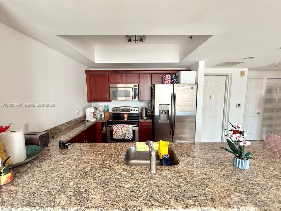 For Sale: $345,000 (1 beds, 1 baths, 776 Square Feet)
