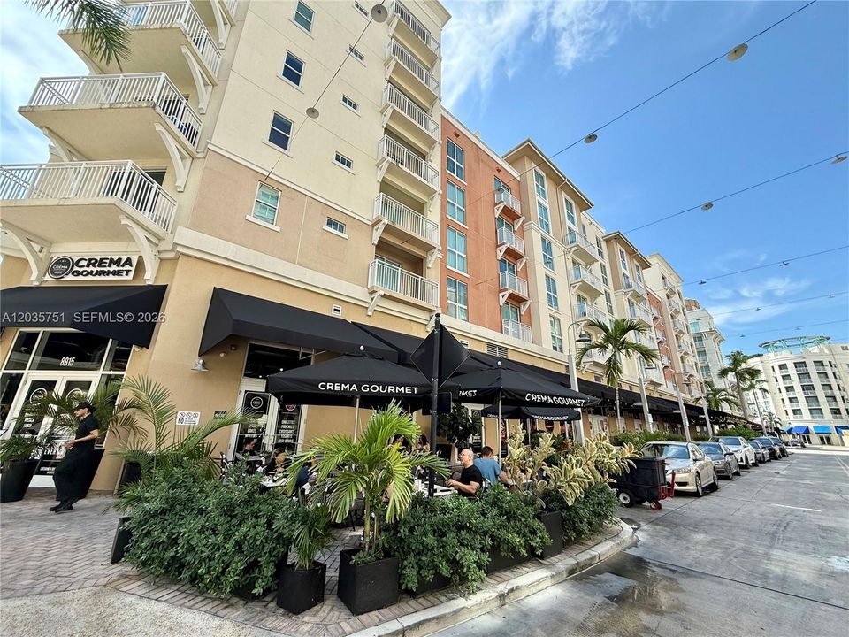 For Sale: $345,000 (1 beds, 1 baths, 776 Square Feet)