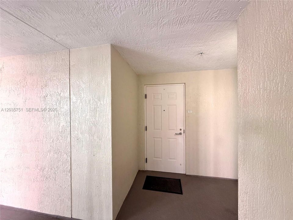 For Sale: $345,000 (1 beds, 1 baths, 776 Square Feet)