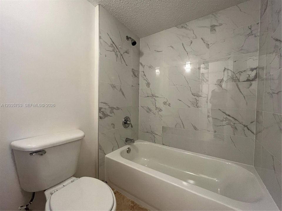 For Rent: $1,900 (2 beds, 2 baths, 913 Square Feet)