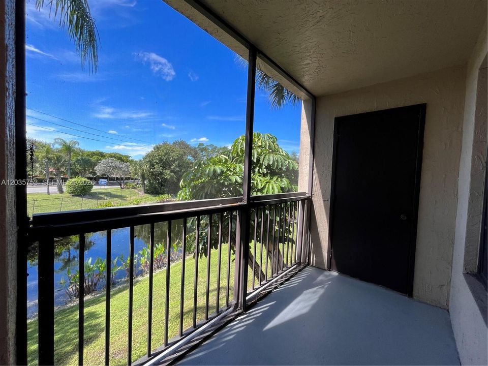 For Rent: $1,900 (2 beds, 2 baths, 913 Square Feet)