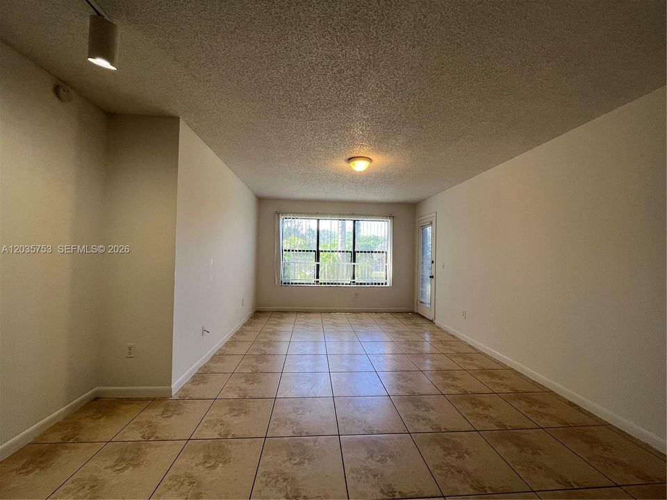 For Rent: $1,900 (2 beds, 2 baths, 913 Square Feet)