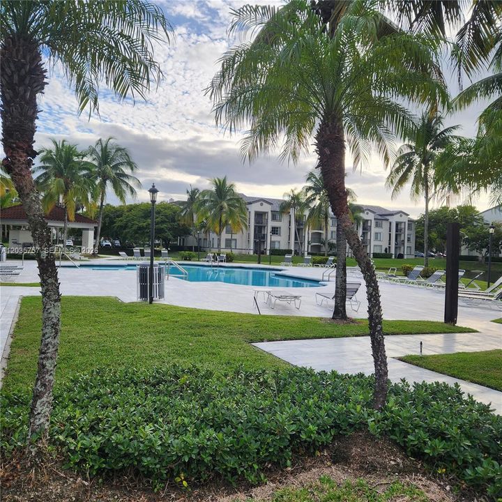 For Rent: $2,900 (3 beds, 2 baths, 1177 Square Feet)