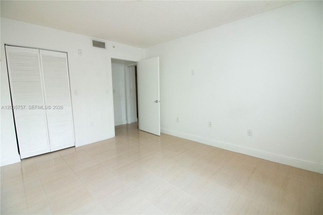For Rent: $2,900 (3 beds, 2 baths, 1177 Square Feet)