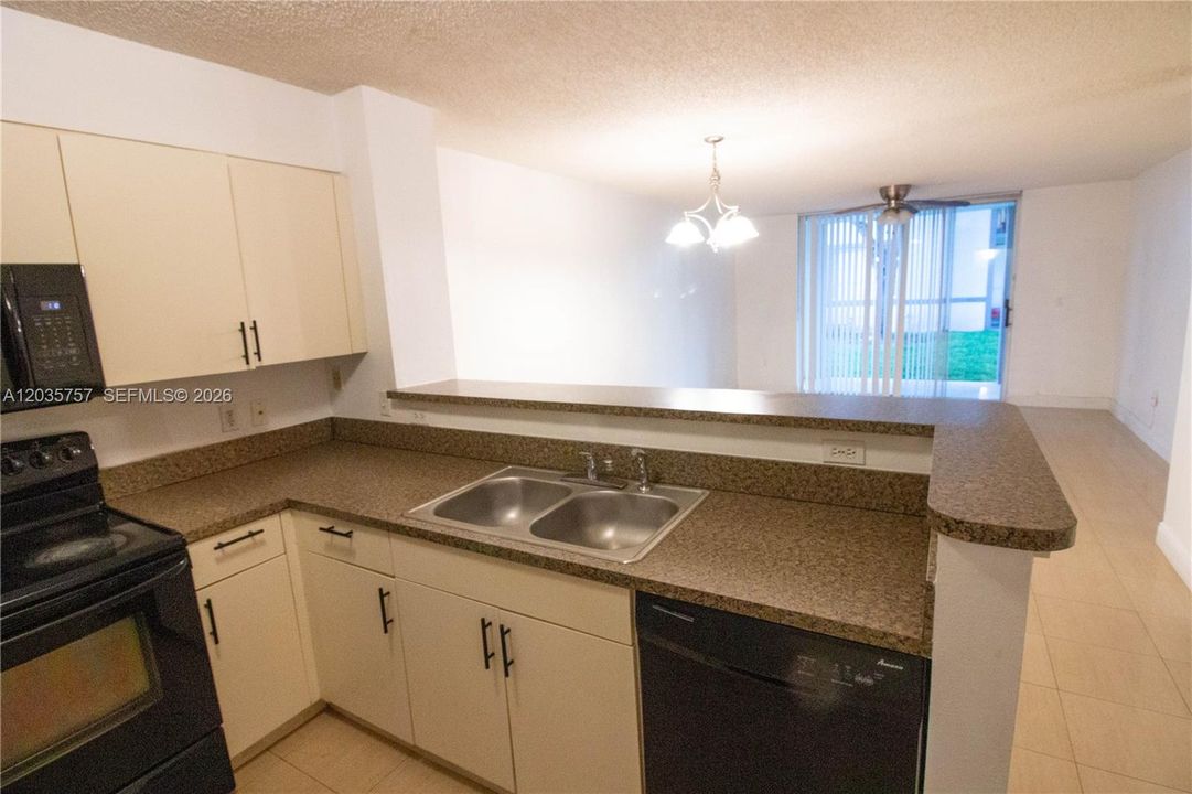 For Rent: $2,900 (3 beds, 2 baths, 1177 Square Feet)