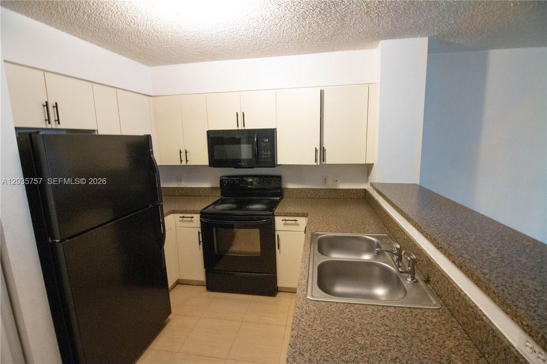 For Rent: $2,900 (3 beds, 2 baths, 1177 Square Feet)