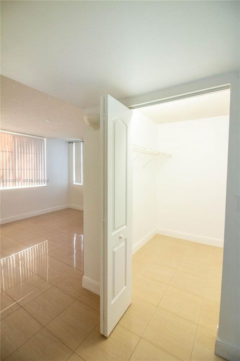 For Rent: $2,900 (3 beds, 2 baths, 1177 Square Feet)