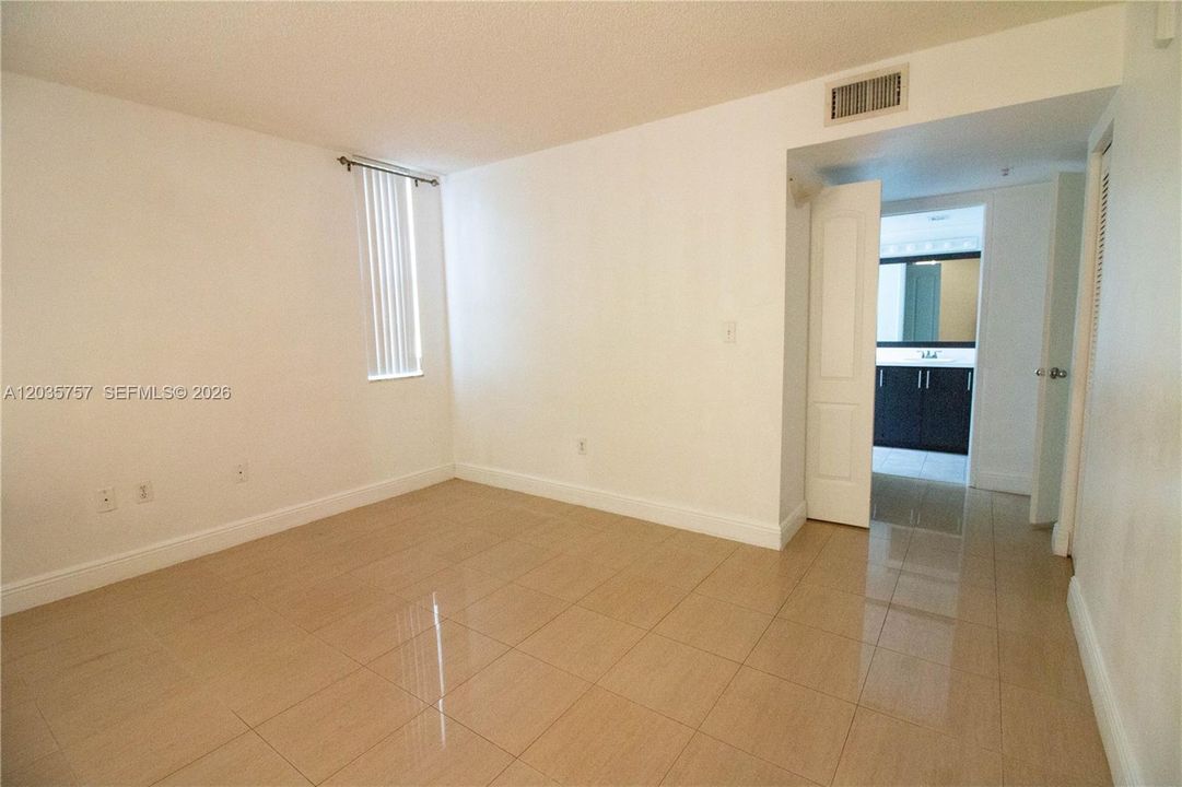 For Rent: $2,900 (3 beds, 2 baths, 1177 Square Feet)
