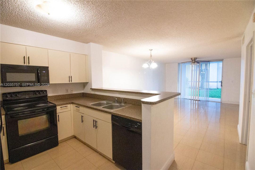 For Rent: $2,900 (3 beds, 2 baths, 1177 Square Feet)