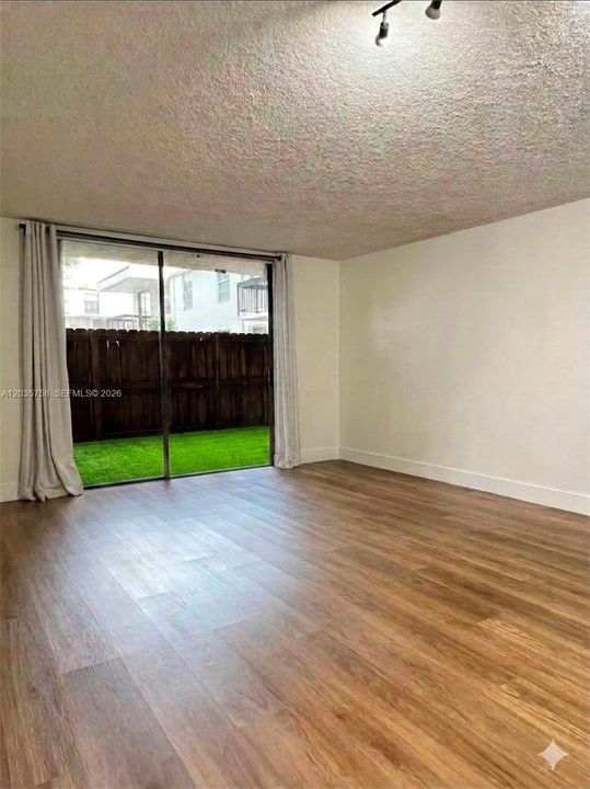 For Rent: $1,850 (1 beds, 1 baths, 703 Square Feet)