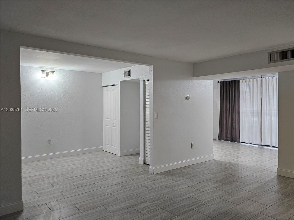 For Sale: $325,000 (3 beds, 2 baths, 1040 Square Feet)