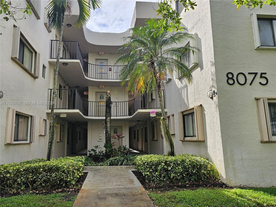 For Sale: $325,000 (3 beds, 2 baths, 1040 Square Feet)