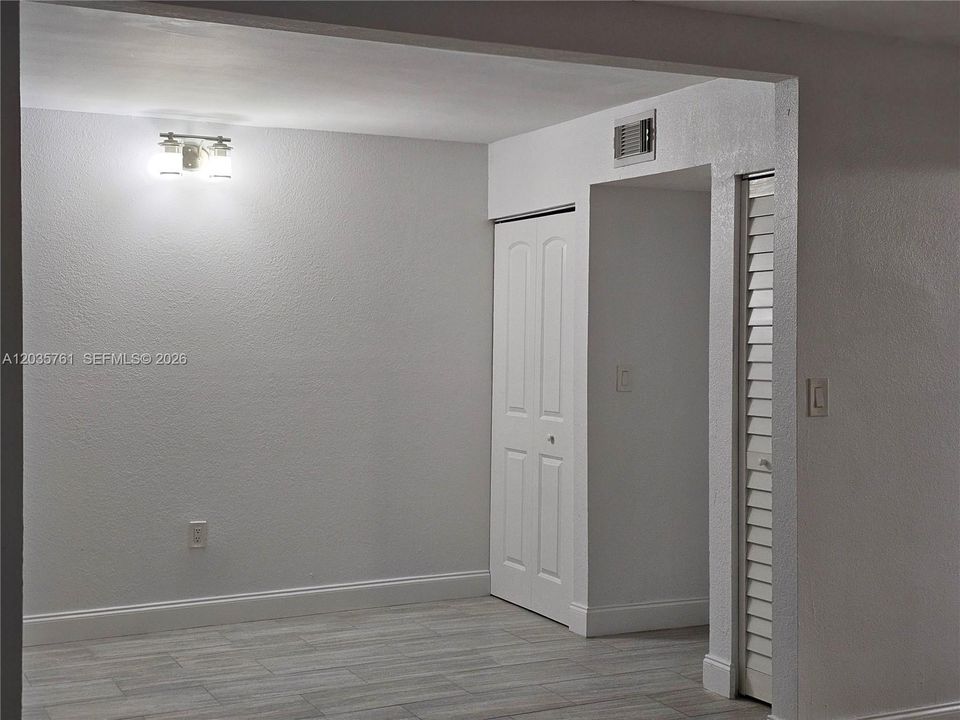 For Sale: $325,000 (3 beds, 2 baths, 1040 Square Feet)
