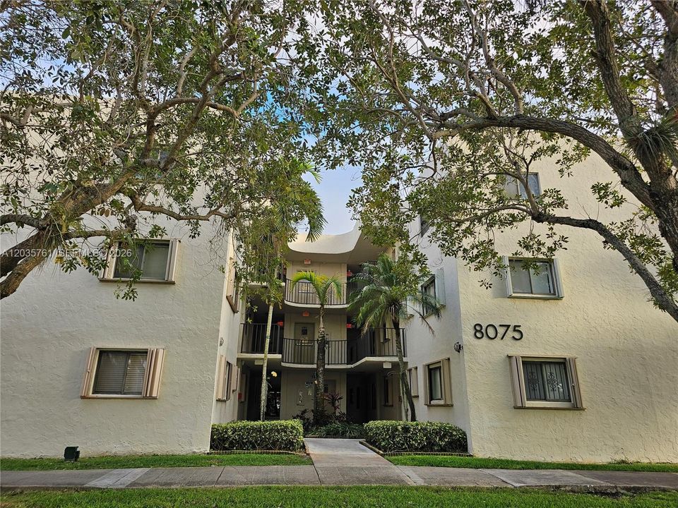 For Sale: $325,000 (3 beds, 2 baths, 1040 Square Feet)