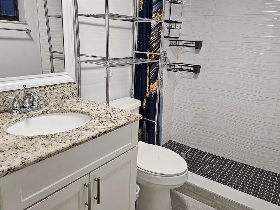 For Sale: $325,000 (3 beds, 2 baths, 1040 Square Feet)