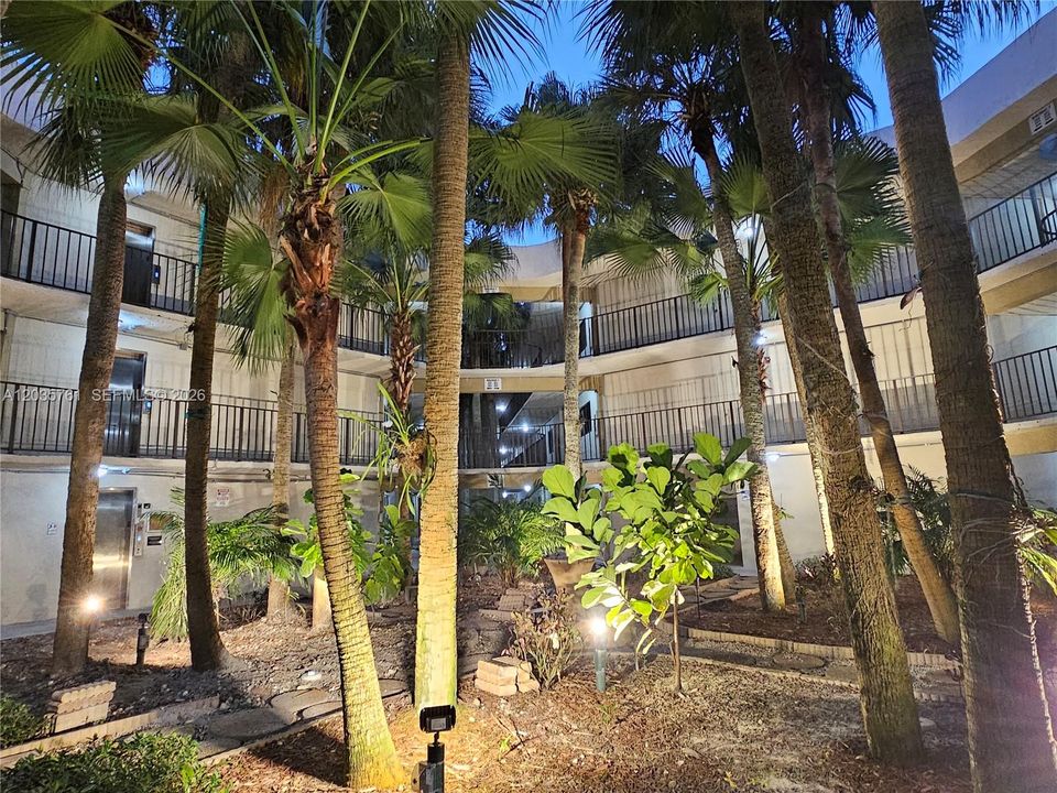 For Sale: $325,000 (3 beds, 2 baths, 1040 Square Feet)