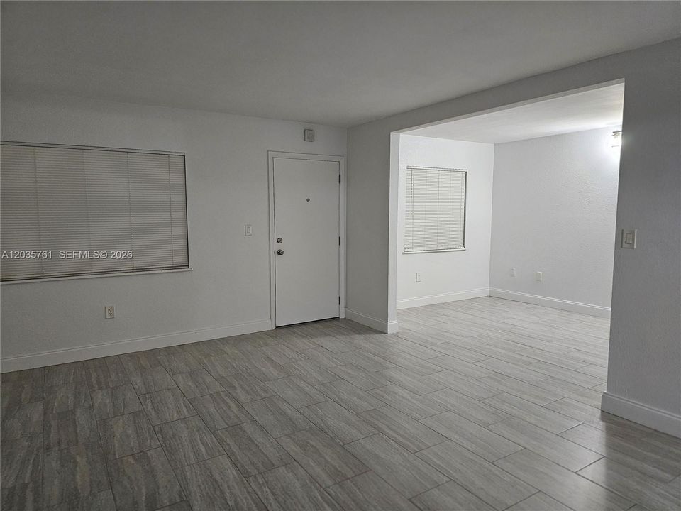 For Sale: $325,000 (3 beds, 2 baths, 1040 Square Feet)