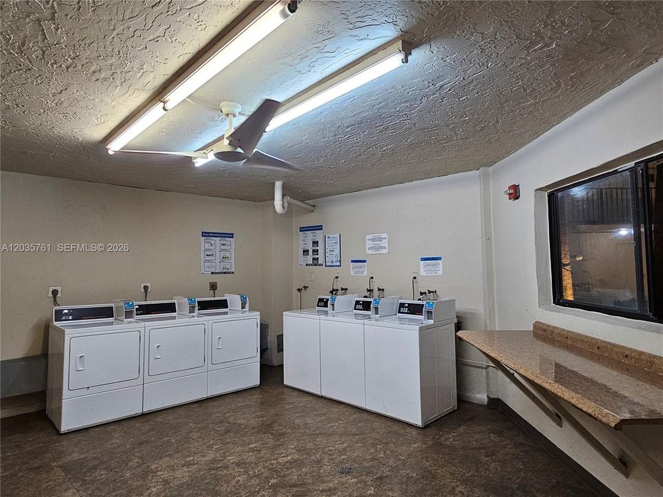 For Sale: $325,000 (3 beds, 2 baths, 1040 Square Feet)