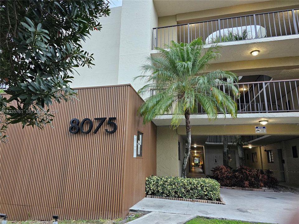 For Sale: $325,000 (3 beds, 2 baths, 1040 Square Feet)