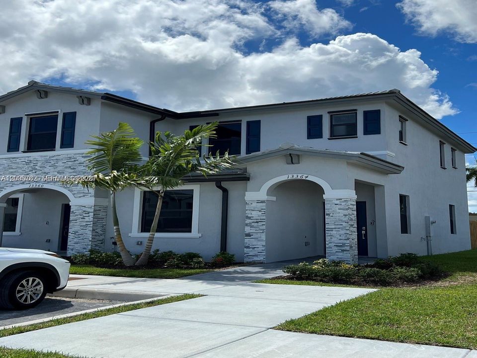 For Rent: $2,450 (3 beds, 3 baths, 0 Square Feet)