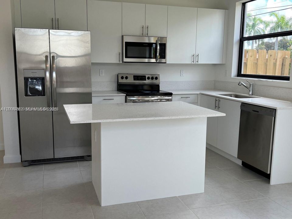 For Rent: $2,450 (3 beds, 3 baths, 0 Square Feet)