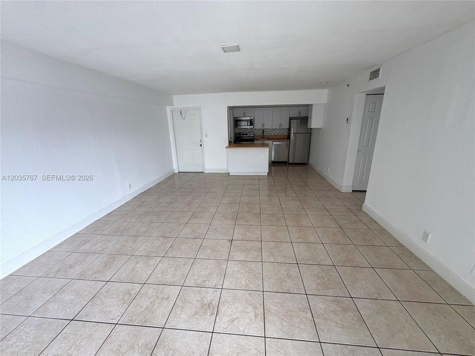 For Sale: $199,000 (2 beds, 1 baths, 883 Square Feet)