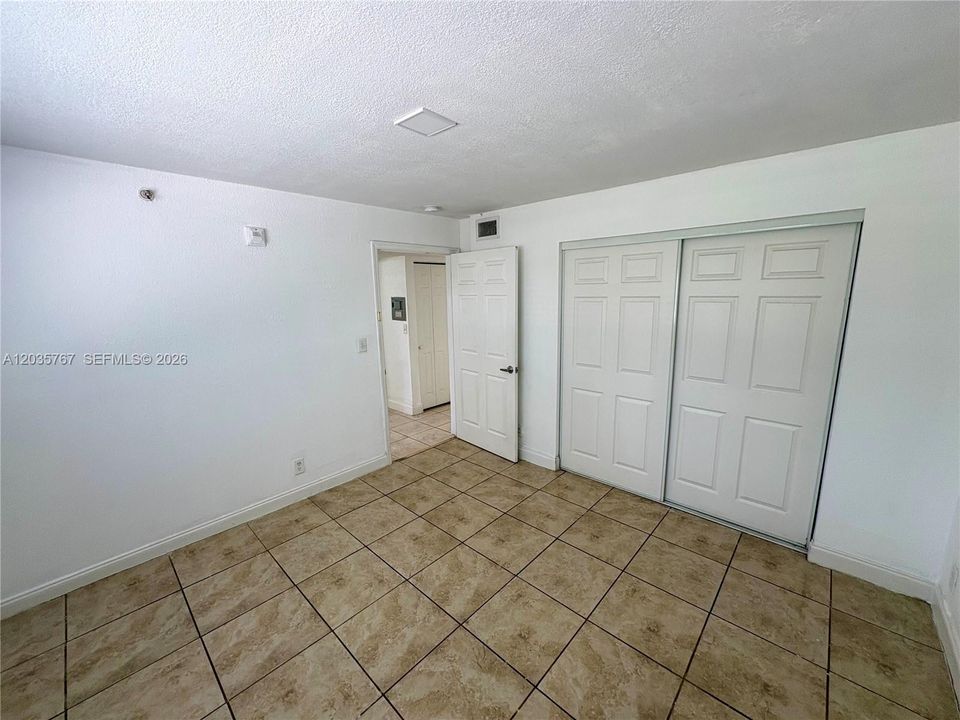 For Sale: $199,000 (2 beds, 1 baths, 883 Square Feet)