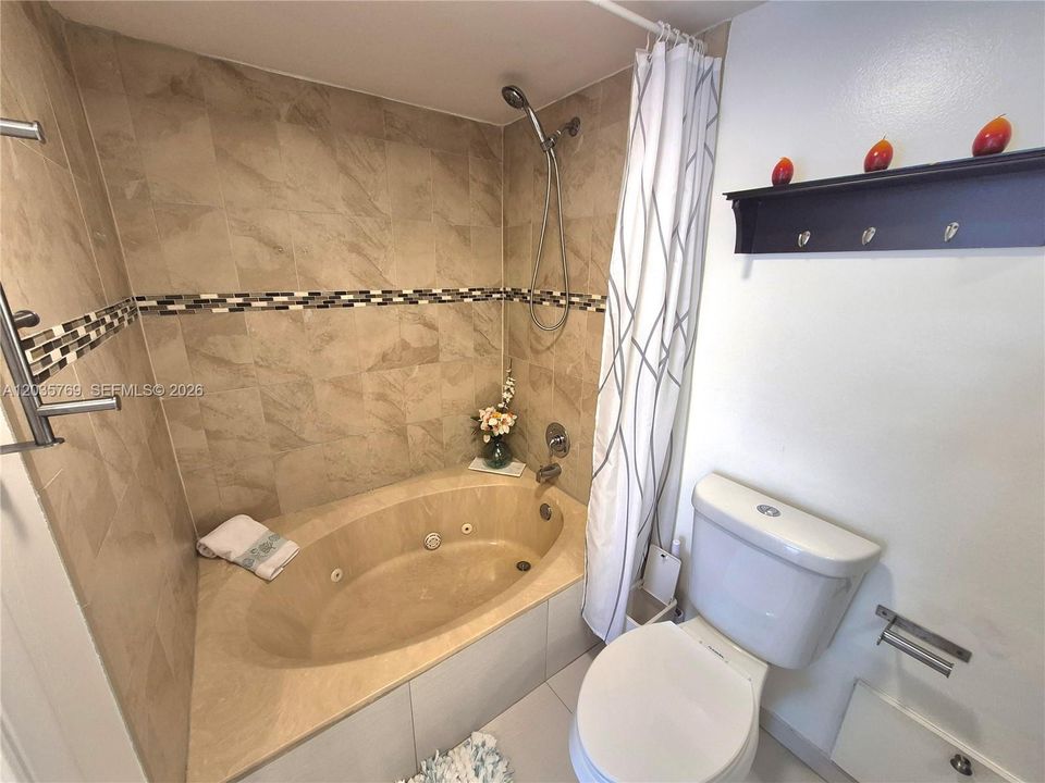 For Rent: $2,600 (2 beds, 2 baths, 1302 Square Feet)