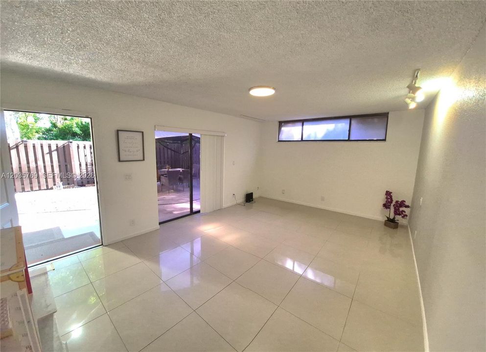 For Rent: $2,600 (2 beds, 2 baths, 1302 Square Feet)