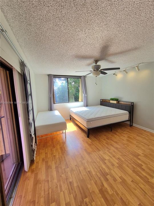 For Rent: $2,600 (2 beds, 2 baths, 1302 Square Feet)