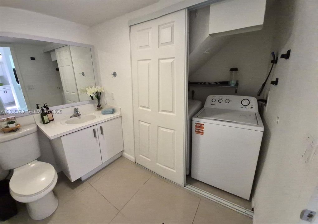 For Rent: $2,600 (2 beds, 2 baths, 1302 Square Feet)