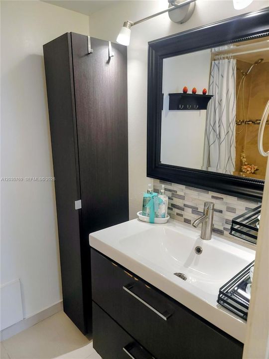 For Rent: $2,600 (2 beds, 2 baths, 1302 Square Feet)