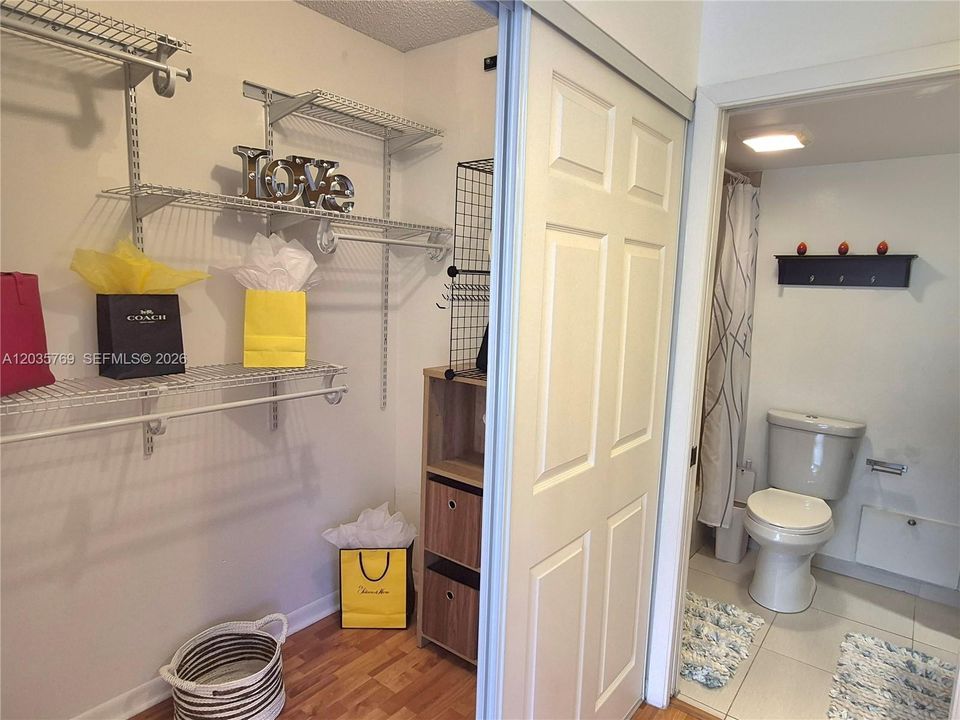 For Rent: $2,600 (2 beds, 2 baths, 1302 Square Feet)